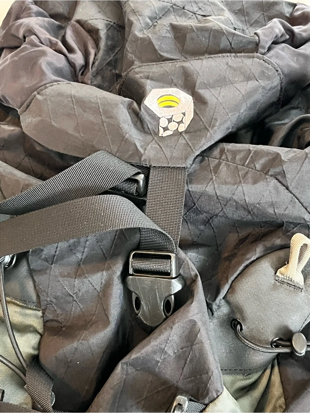 Mountain HardWear Trance Men’s Black Olive Hiking Backpack 32” Lgth 55 liter EUC